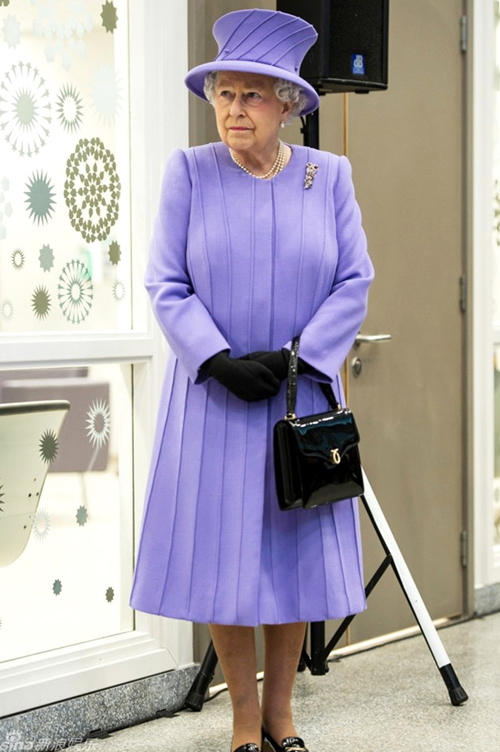 伊丽莎白二世的穿搭，堪称时尚界的天花板，处处流露着优雅与高级