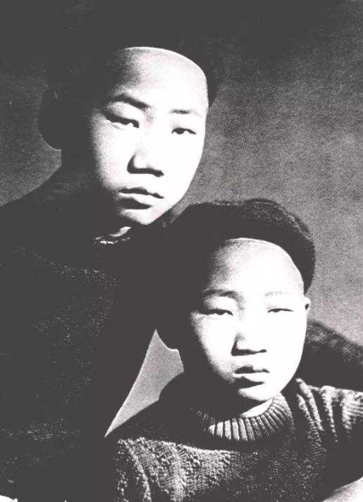 毛岸青找对象，毛泽东警告“别说是我儿子”，结婚时送来两份大礼