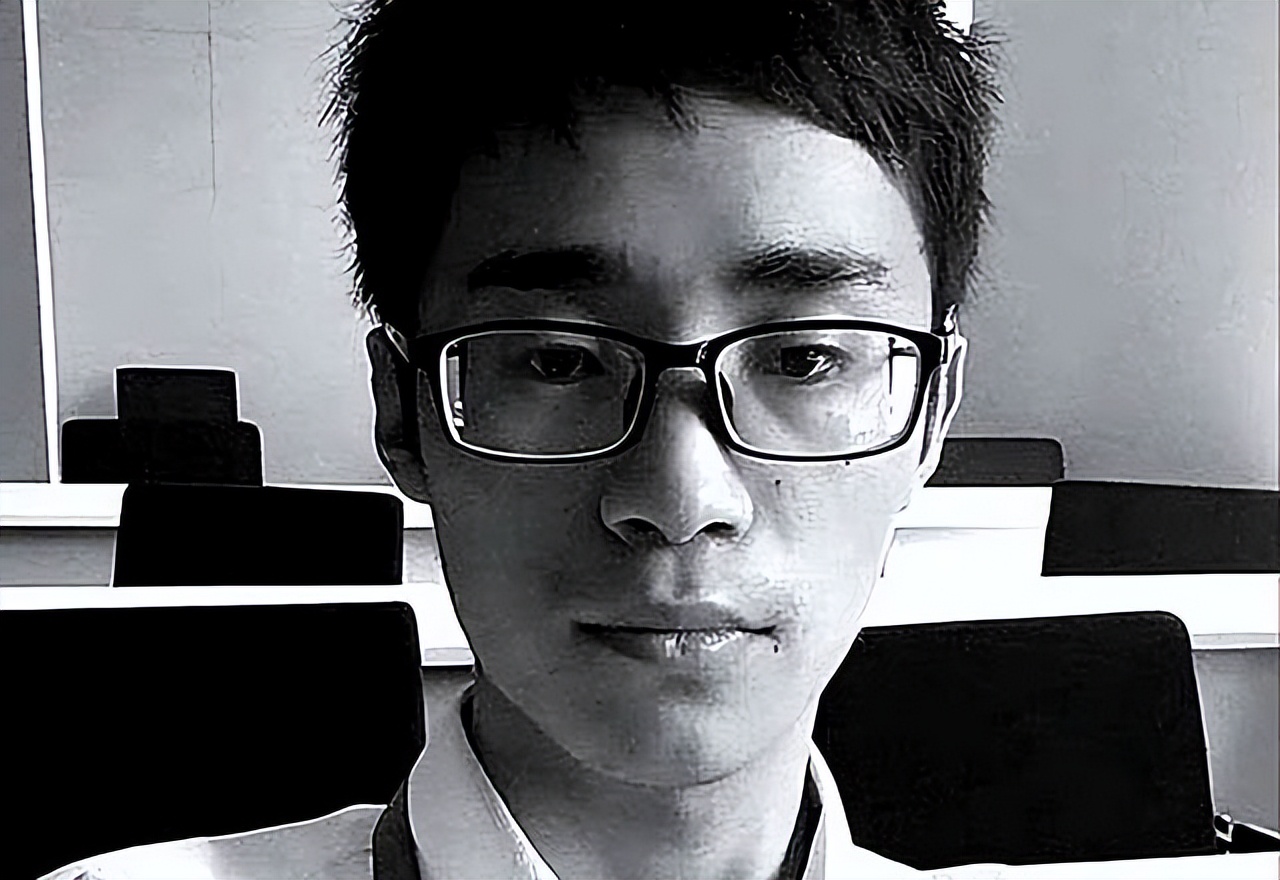 24岁学霸离世捐献5器官，丧子后第10天，父亲回老家工地搬砖