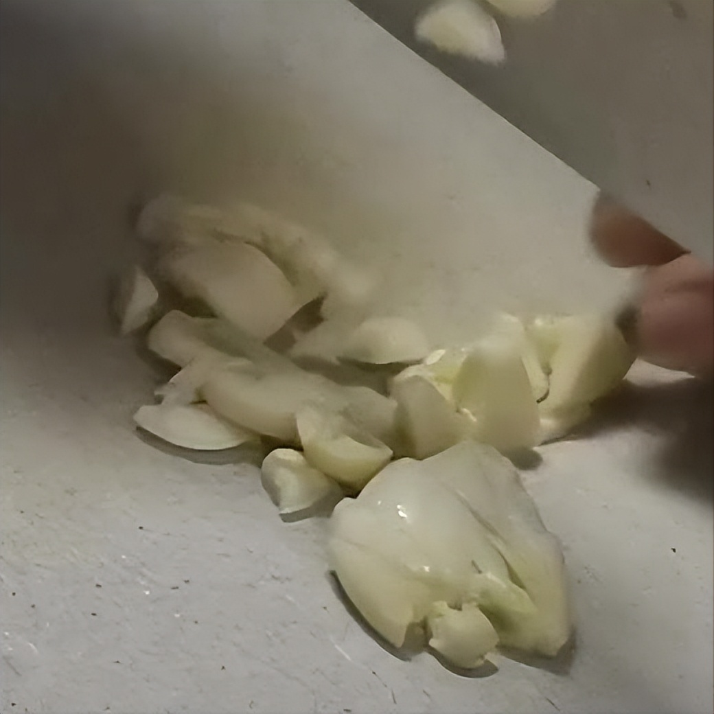 茄子这样做，简单少油，焦香软糯，非常好吃