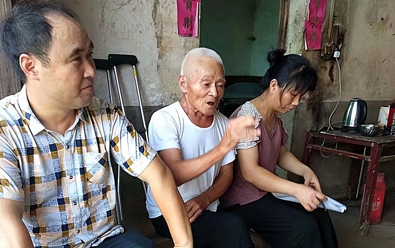 湖南患癌女教师的最后日子：坚持送60名学生上重本，逝后师生才知