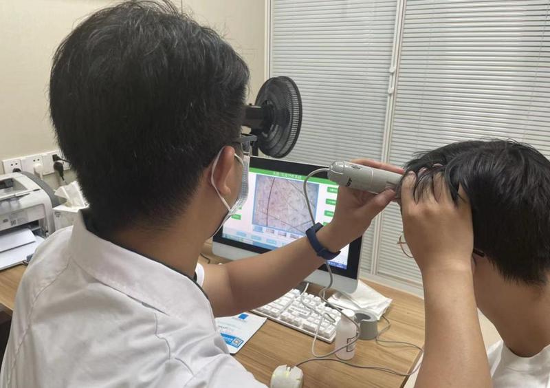 熬夜+劳累，让95后年轻人脱发严重