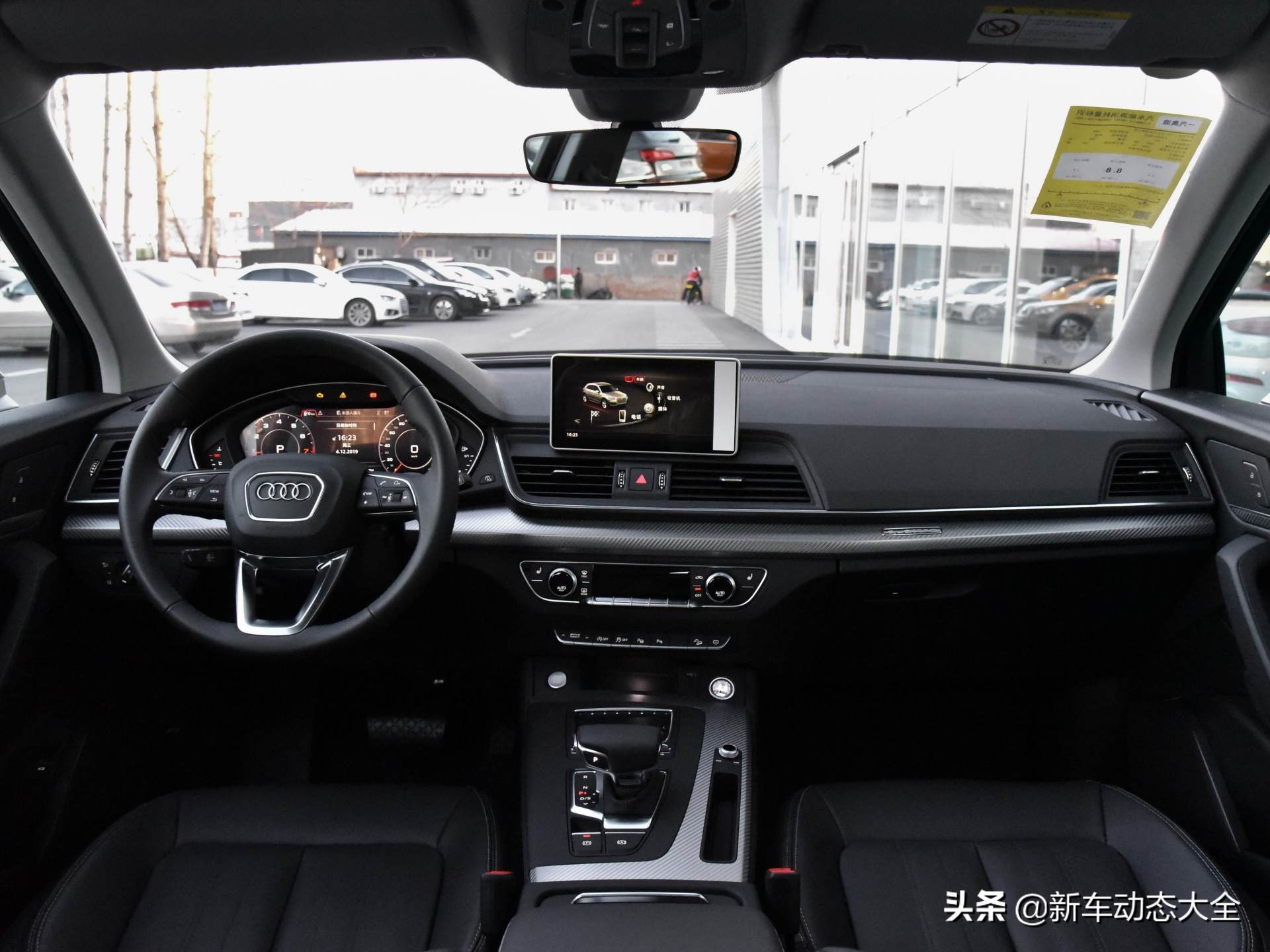 动感十足中型SUV，搭载EA888发动机，实拍奥迪Q5L