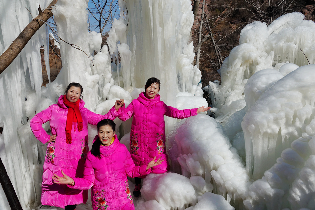 七彩峡谷冰雪节