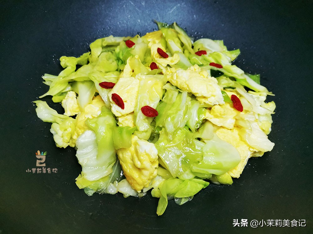 女人们：皮肤干燥，别只会敷面膜，常吃8种食物，水润嫩白美美哒