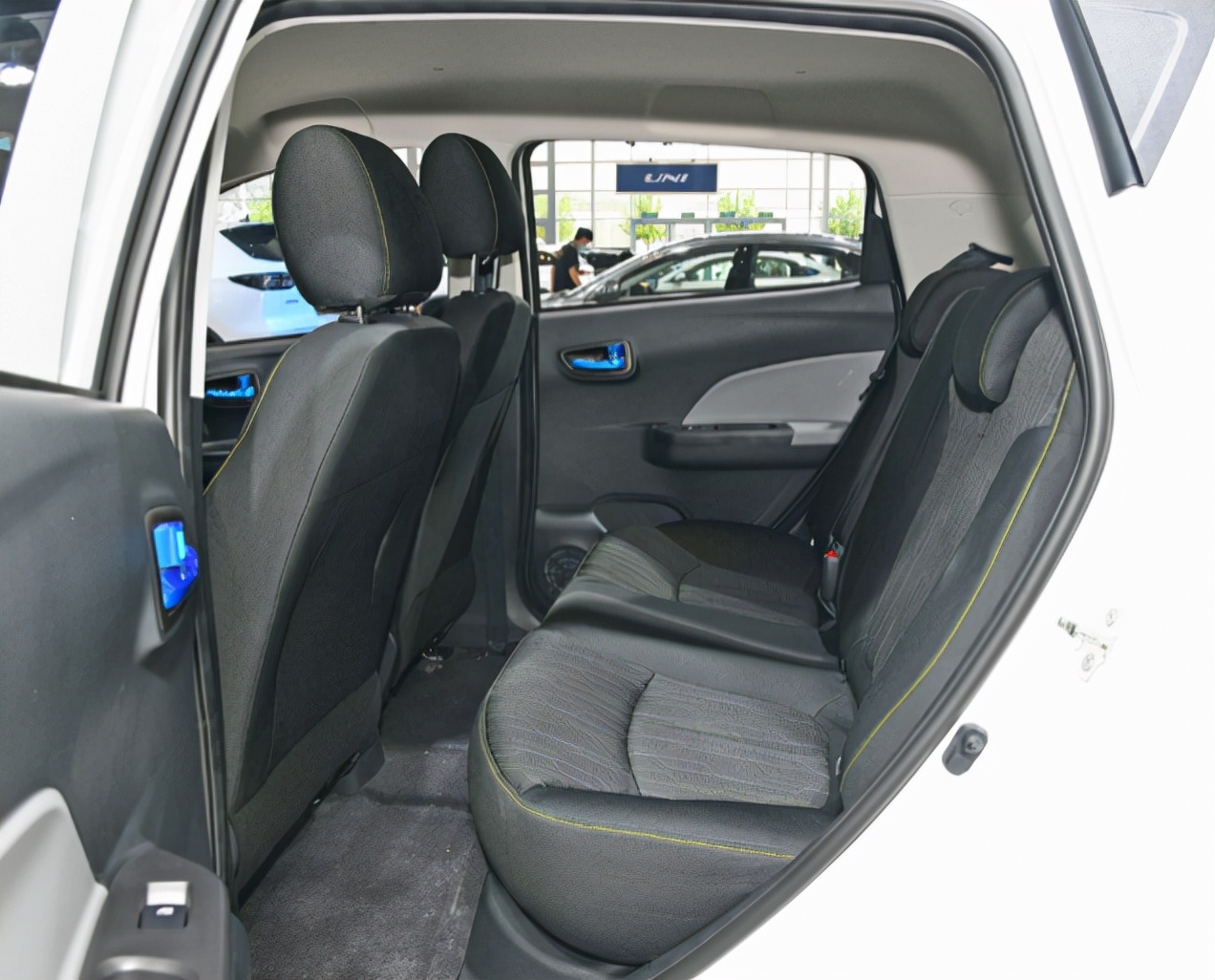 谁才是代步接娃神器?宏光miniev 对比奔奔e-star