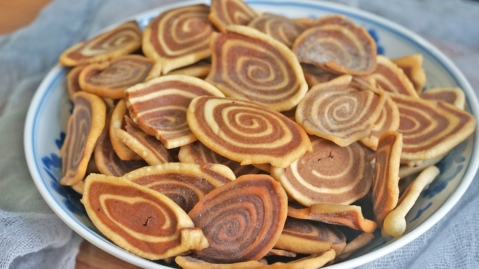 面粉最过瘾的6种做法，不用烤箱，咬一口酥掉渣，一出锅就抢光了