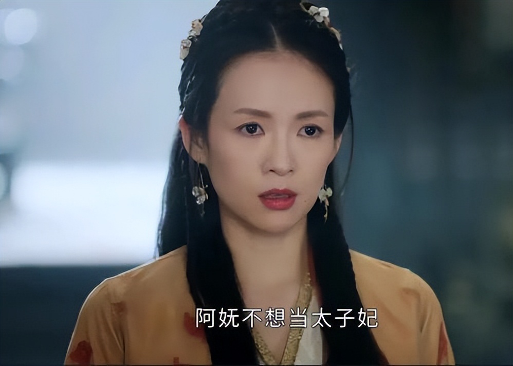 同是中戏96班八大金钗,把章子怡和胡静放在一起,差距就出来了