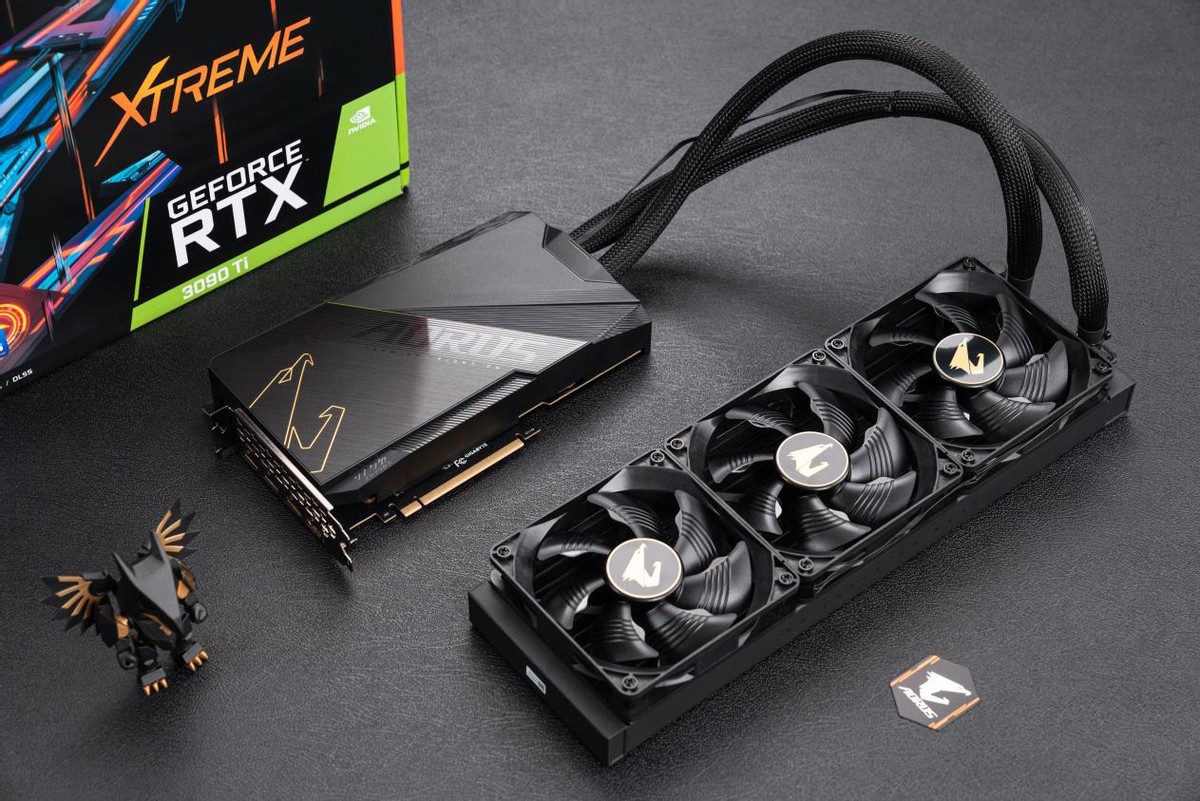 水冷加持至尊卡皇！AORUS RTX 3090Ti一体式水雕测评