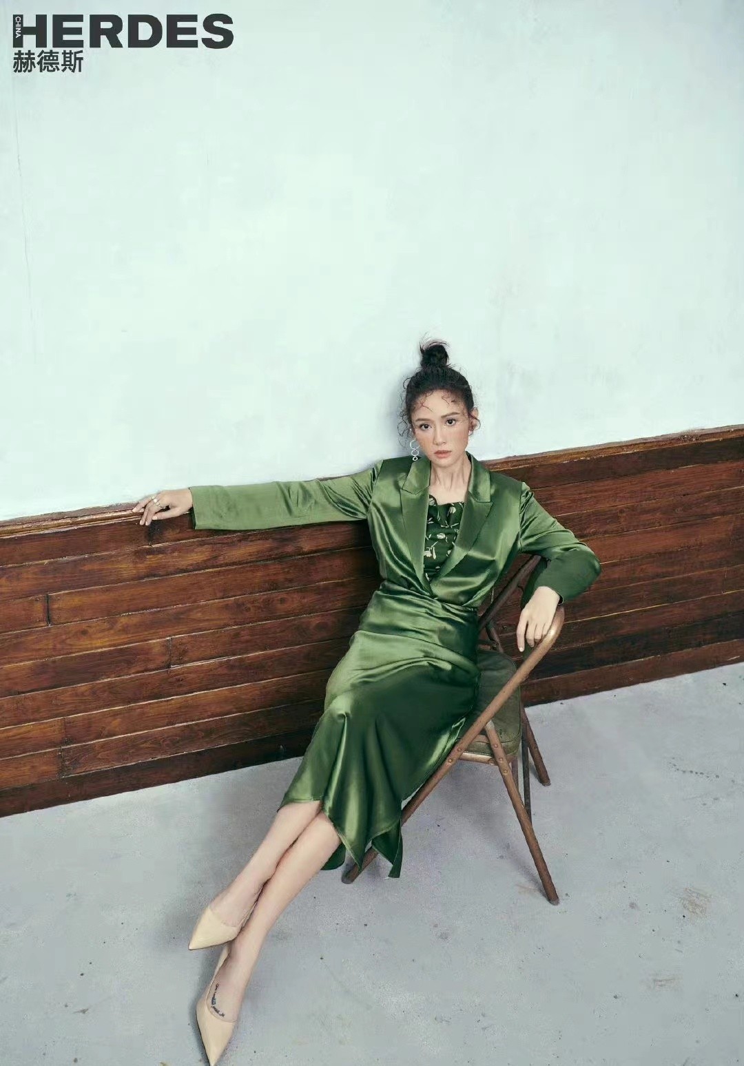 陈乔恩瘦太狠了，剪齐刘海变锥子脸像戴假发，模样大变像换了个人