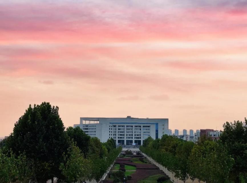 中国“织”造：湖北这所大学，让鲜艳的五星红旗闪耀太空