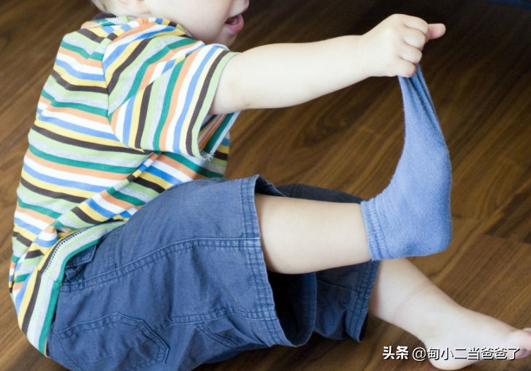夏天该不该给小孩子赤脚走路与玩耍？