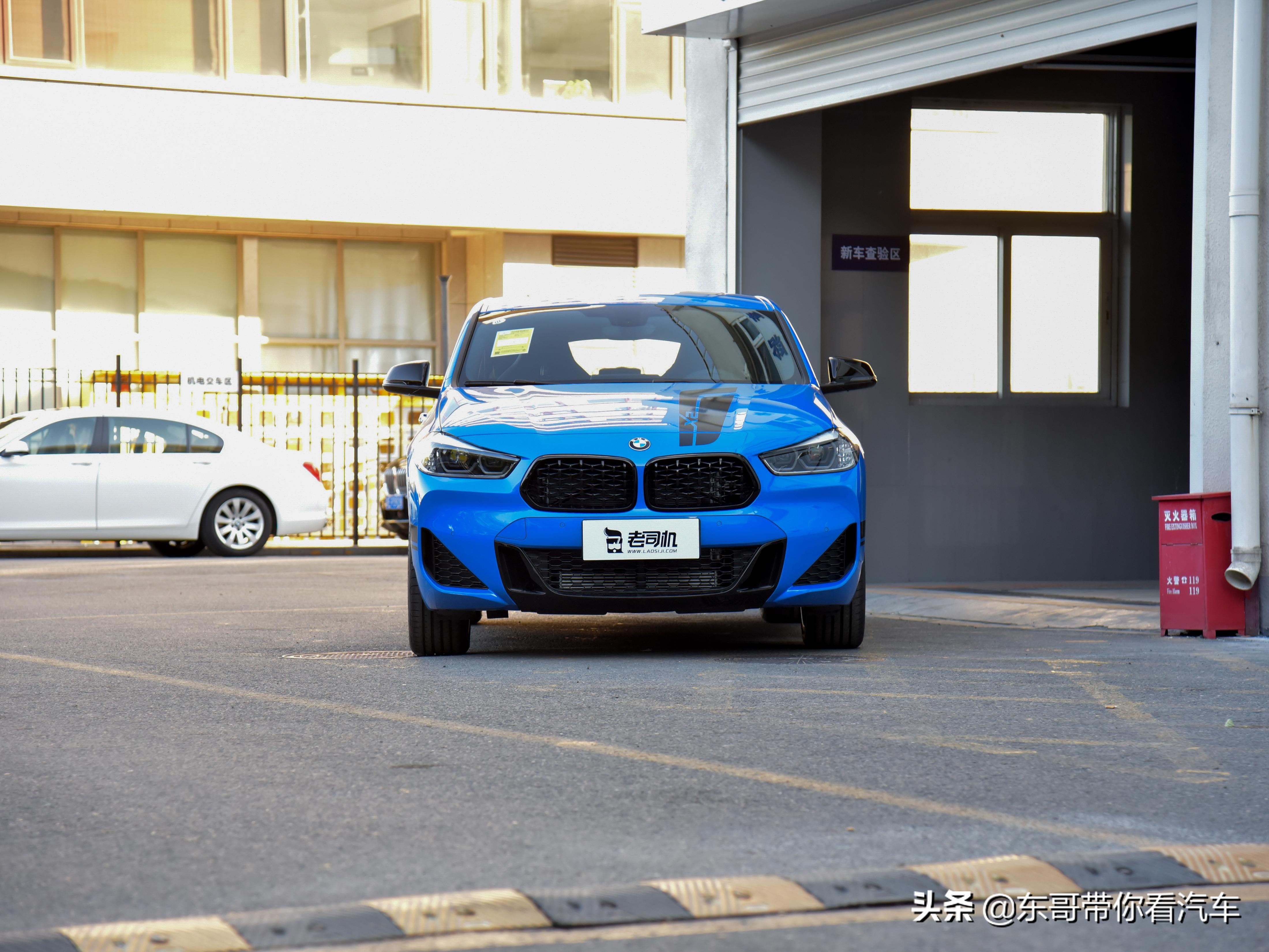 紧凑型精致小车,内饰精致,空间小,实拍宝马x2