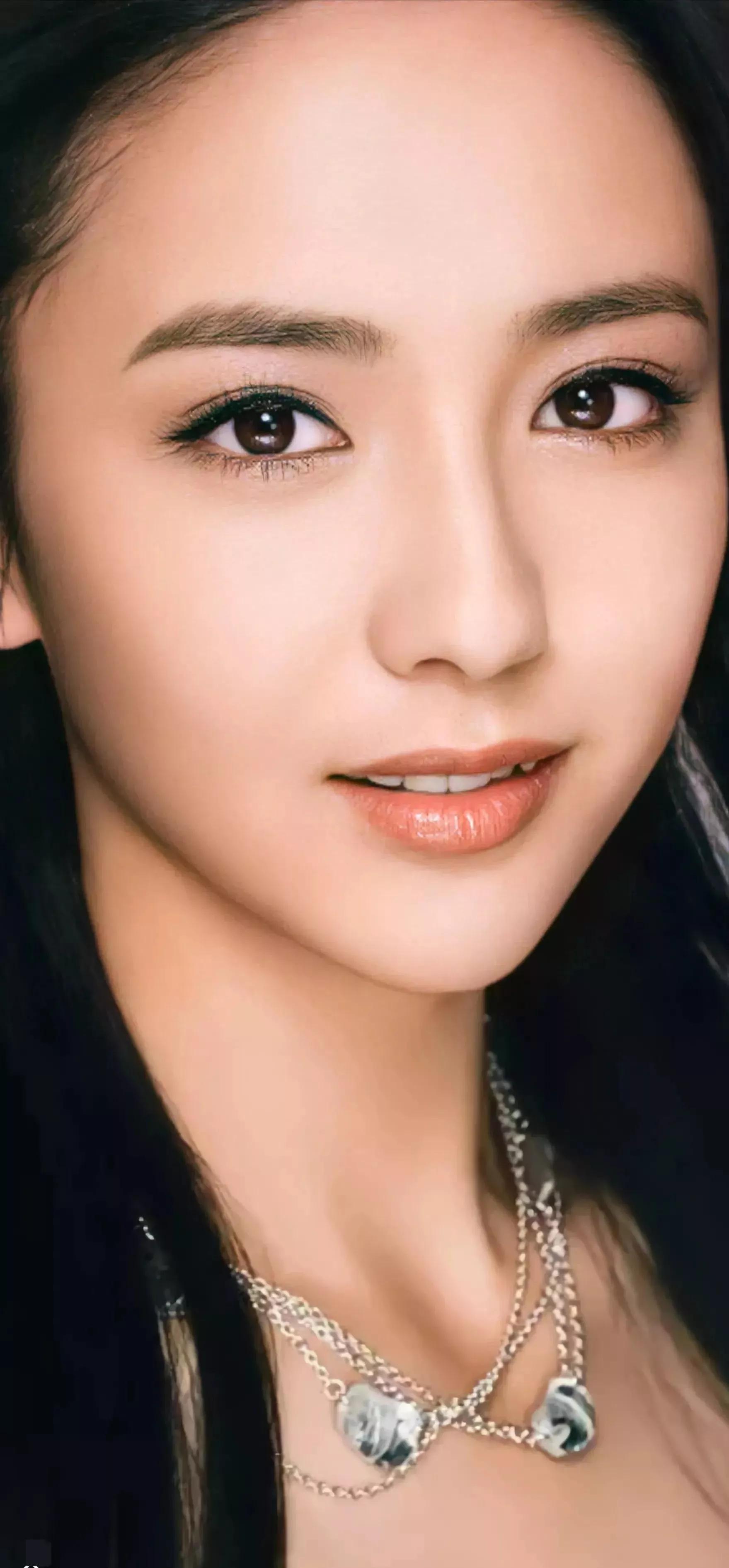 请欣赏20位女明星清纯唯美的高清美照