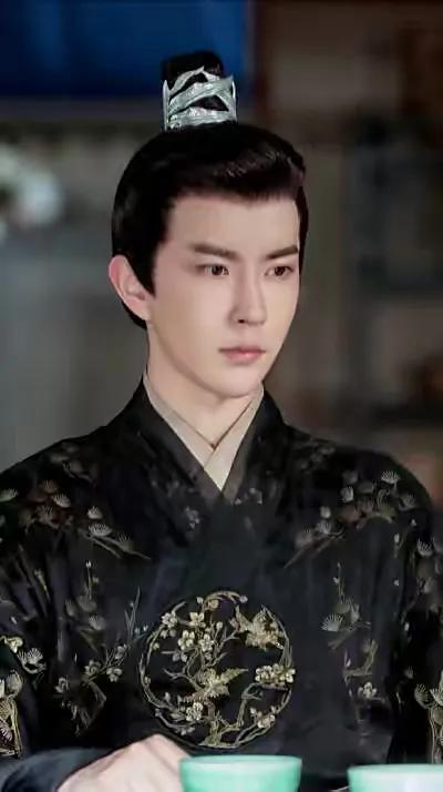 高冷人设别瞎演，有人板着脸演成面瘫，有人眼神都是戏有距离感