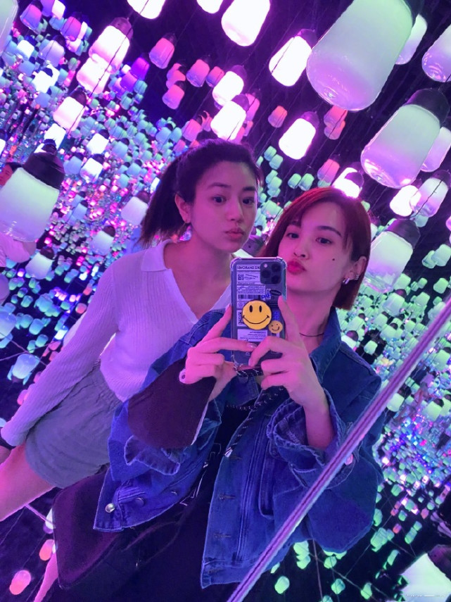 杨丞琳为陈妍希庆39岁生日，打趣潘玮柏是电灯泡，三人友谊惹人羡