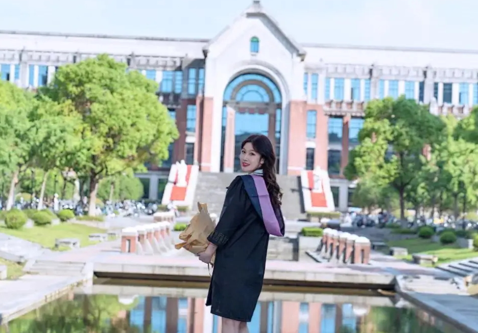 政法类高校榜单出炉，西南政法大学表现亮眼，法大稳坐第一把交椅