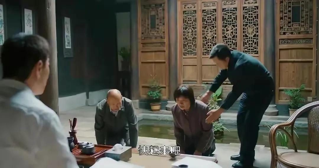 赵丽颖的《幸福到万家》大火也首先把陋俗“婚闹”推到了大众眼前