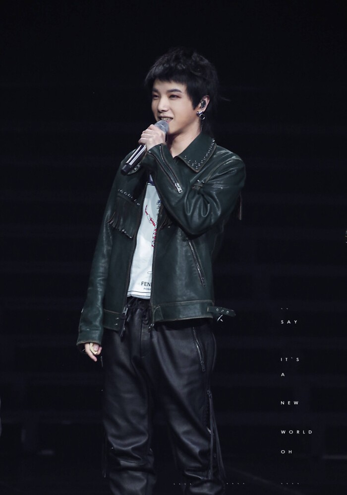 男星衣品—华晨宇（一）