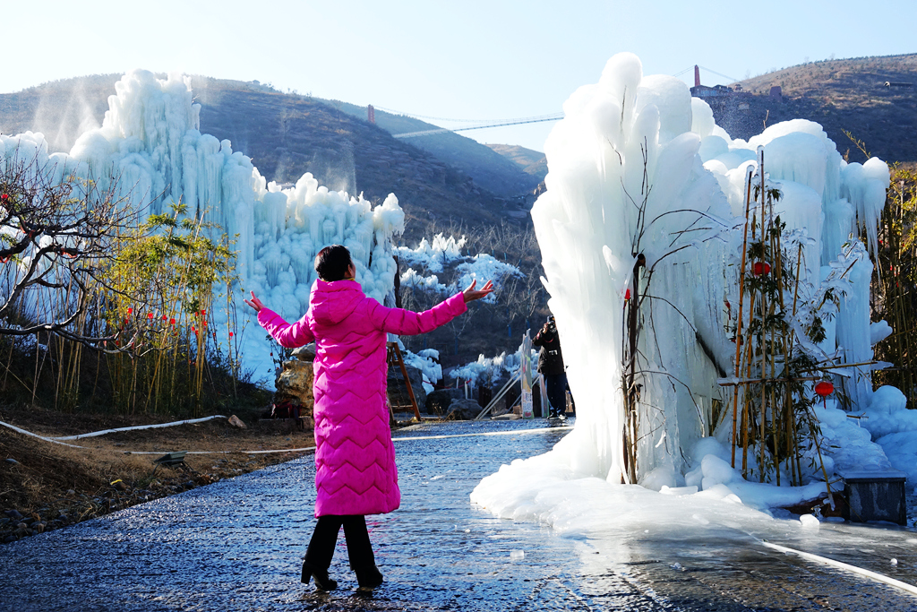 七彩峡谷冰雪节