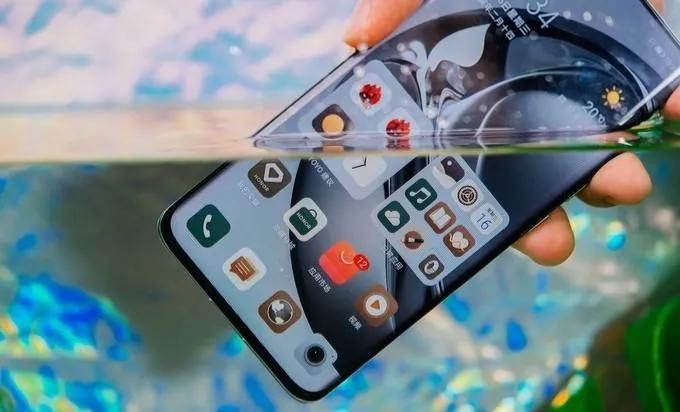 买手机不能盲从，价格良心也要看情况，比如这两款就不建议买