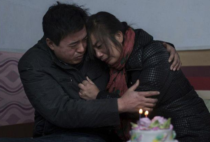 奶奶给孙卓5样新年礼物，孙卓感动不已，家人才是最宝贵的财富