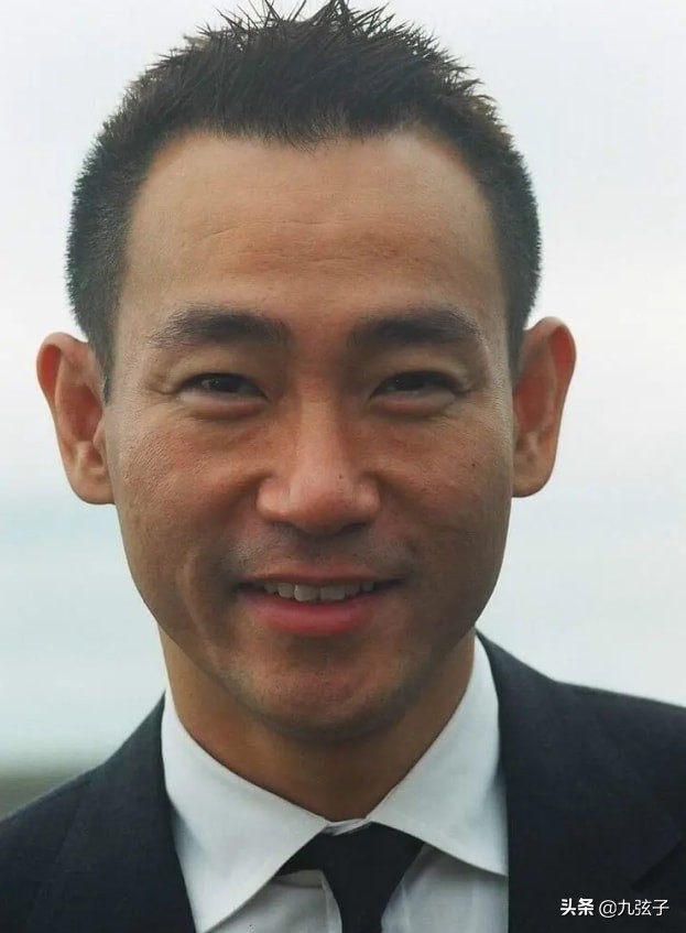 TVB“末代皇帝”林保怡的双面人生，57岁依然单身