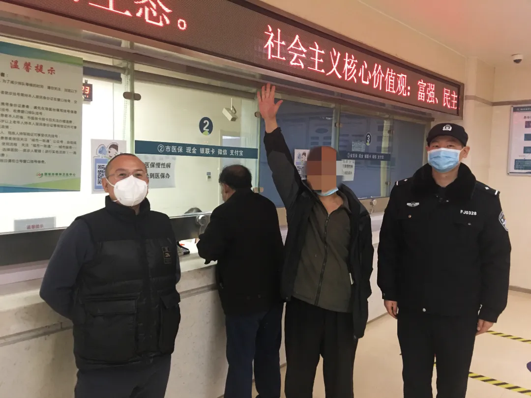 防疫一线为民办实事 西安碑林民警受群众表扬
