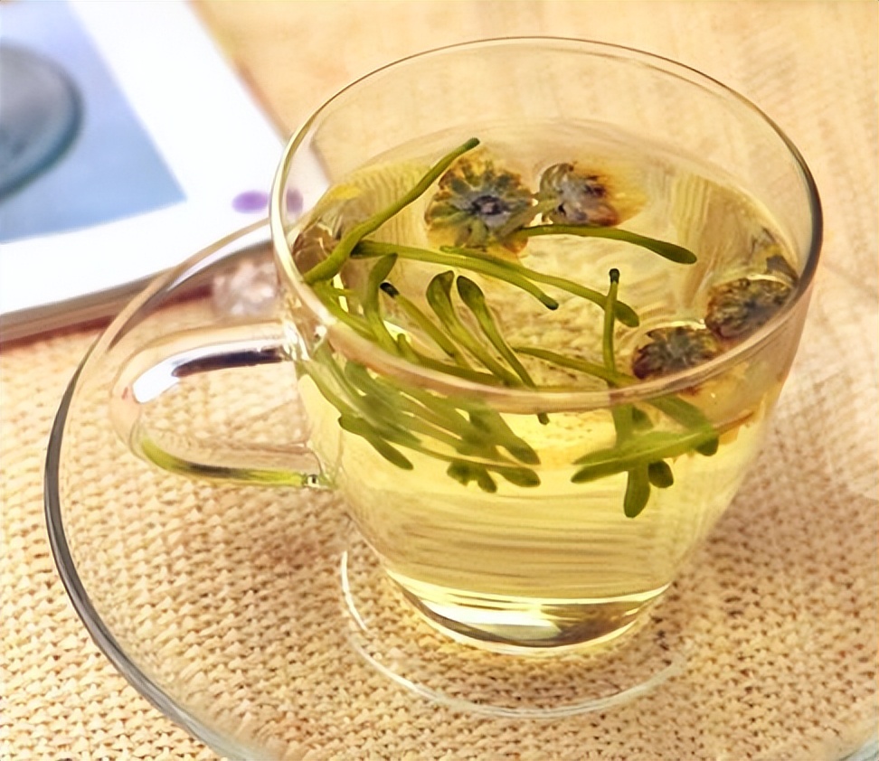 春天养生喝花茶，菊花、玫瑰、金银花茶，若喝错了小心变成毒茶