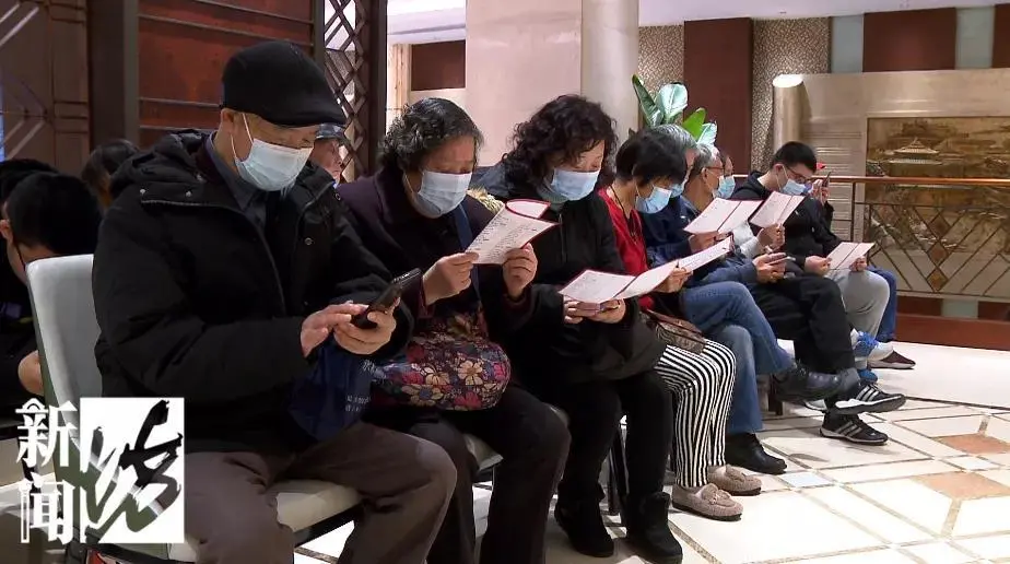 百年老字号焕新迎客，上海街头排队长龙见证人气飙升