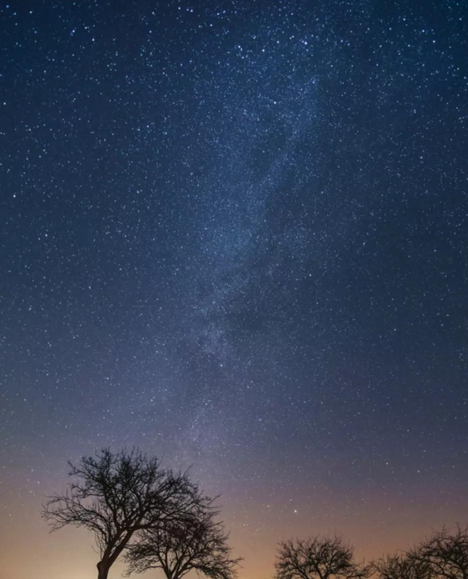 仰望夜空，星星是诗