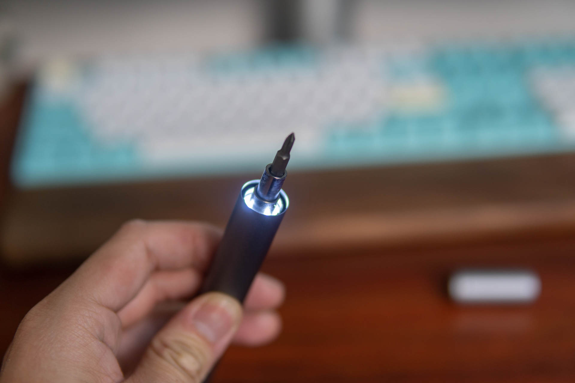 36只批头，电动操作，WOWSTICK电动螺丝刀会是你的心头爱吗