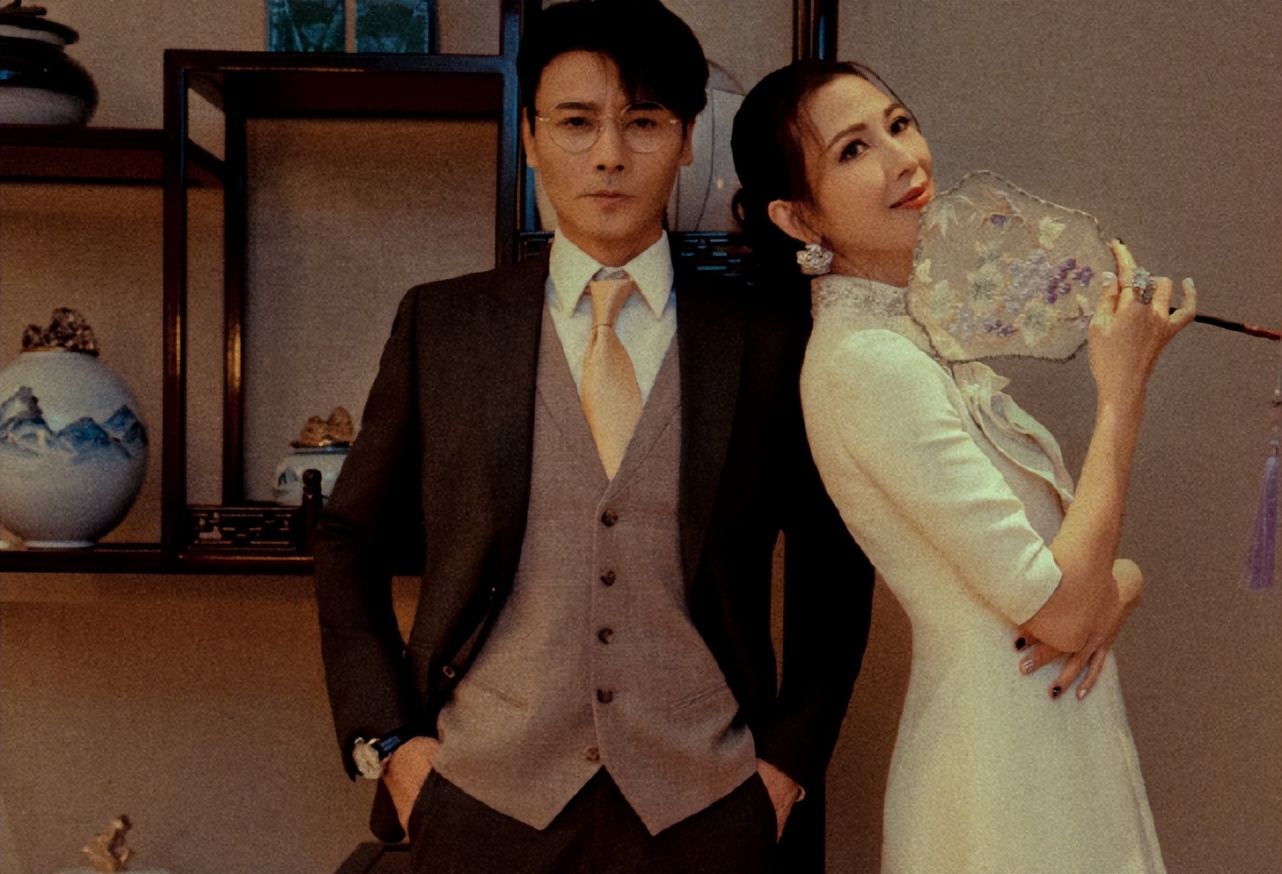 蔡少芬顺利返港，时隔半年与陈法蓉合体，头贴头喝奶茶姐妹情深