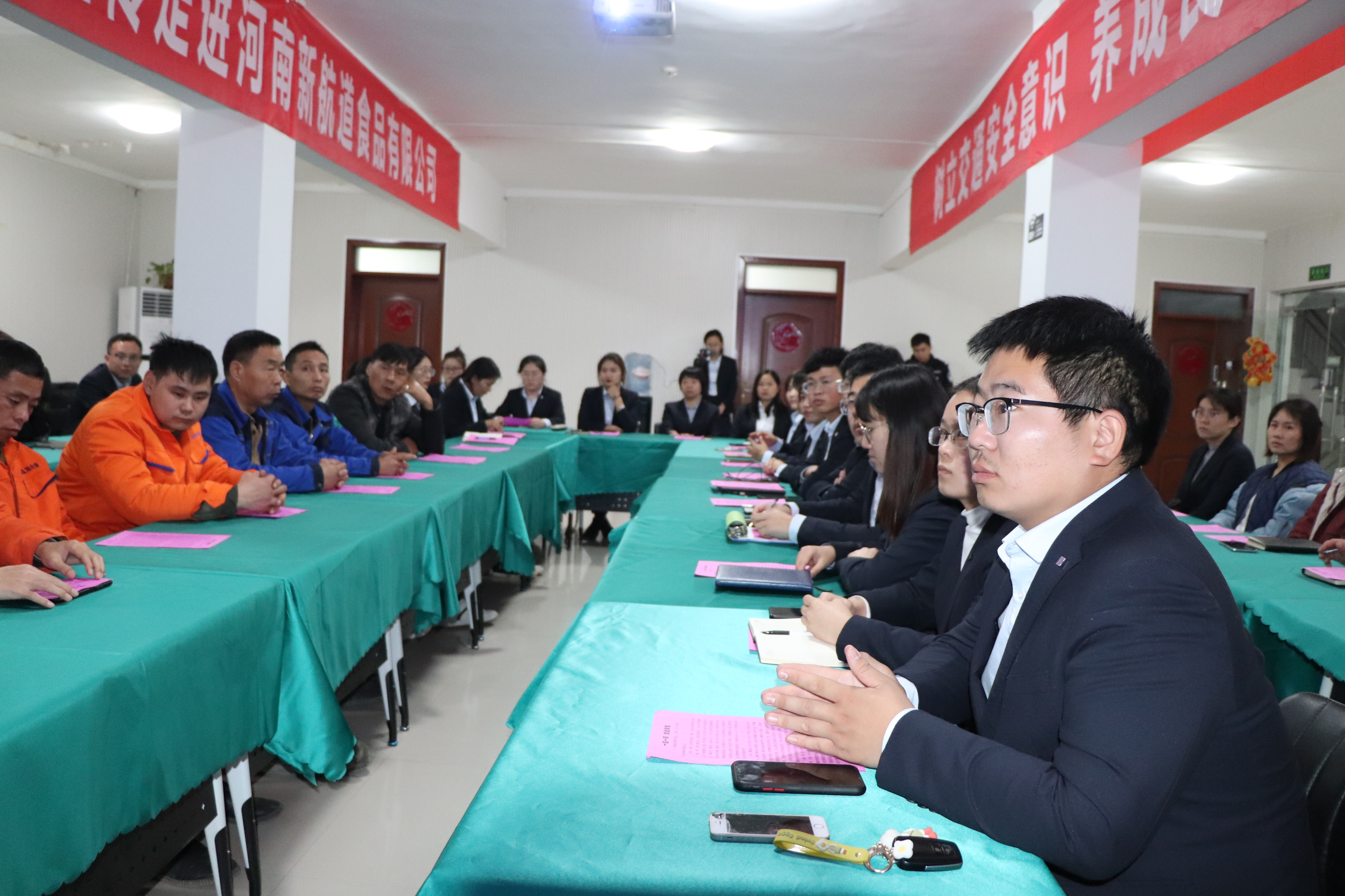 虞城交警进企业开展“122”宣传活动