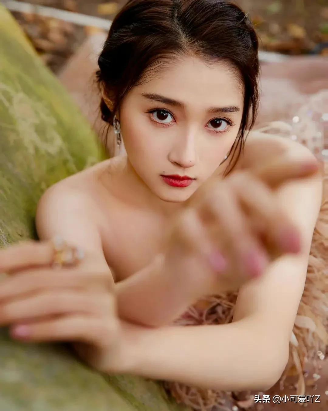 关晓彤美丽装扮图片