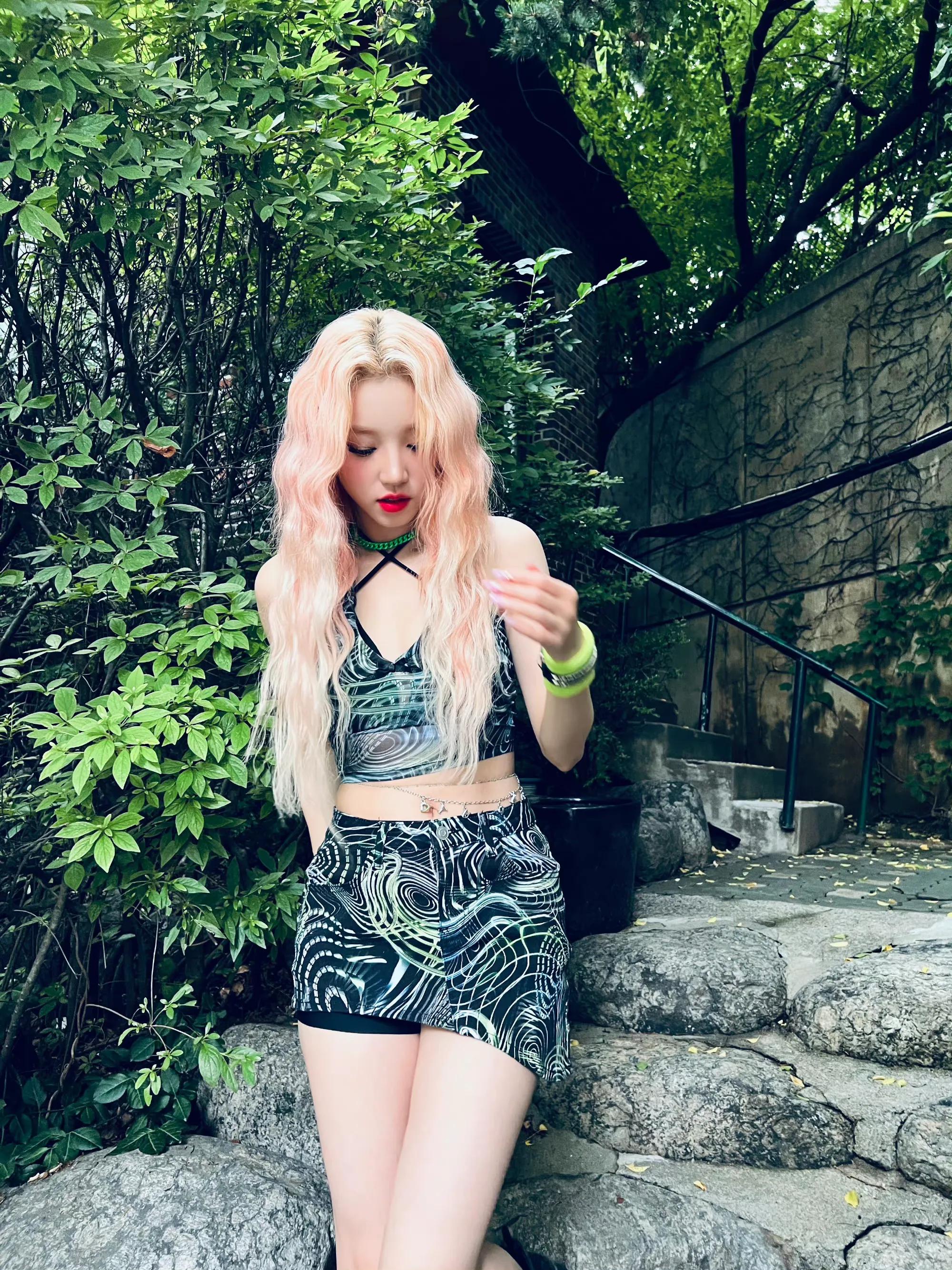 宋雨琦美图 湿发也好美 什么风格都能驾驭，跳舞妖精好会扭