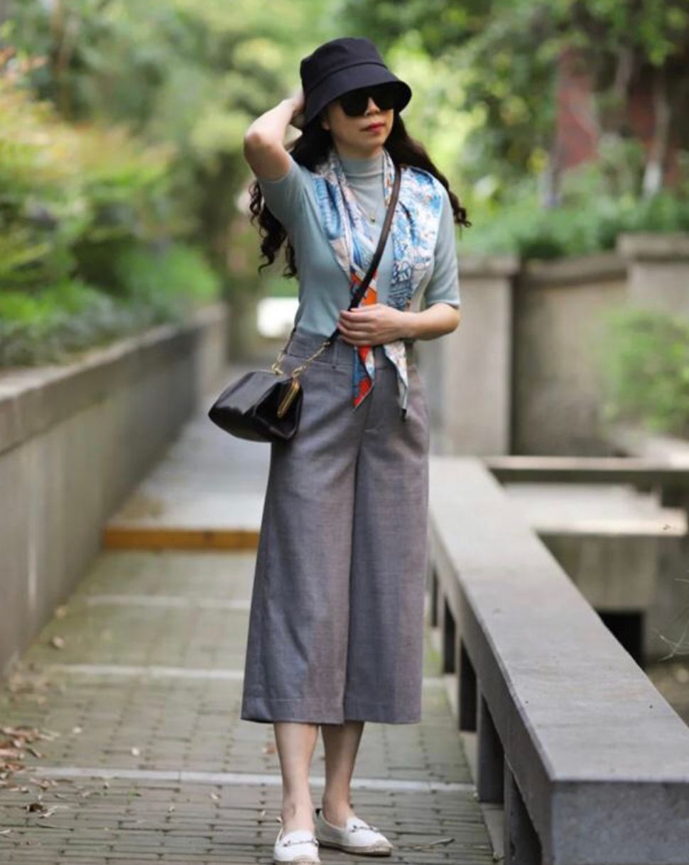 建议上了年纪的女人：衣服不艳、裤子不紧、鞋跟不高，优雅又体面