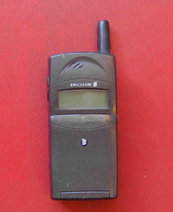 回头便知我心只有你——爱立信t18