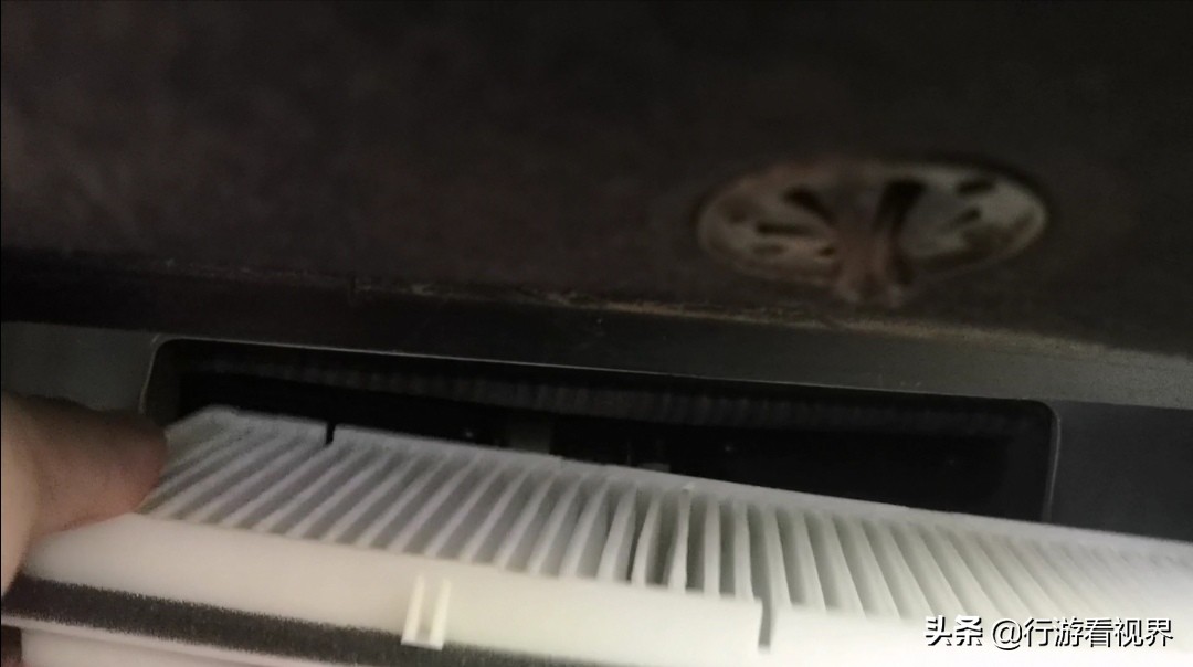 2022年五一之前，58168公里時(shí)候我給愛(ài)車(chē)更換空調(diào)濾芯，全程DIY