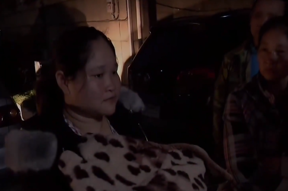 男子身亡获赔60万，前妻带娃上门要分24万，公公却拿出一张鉴定书