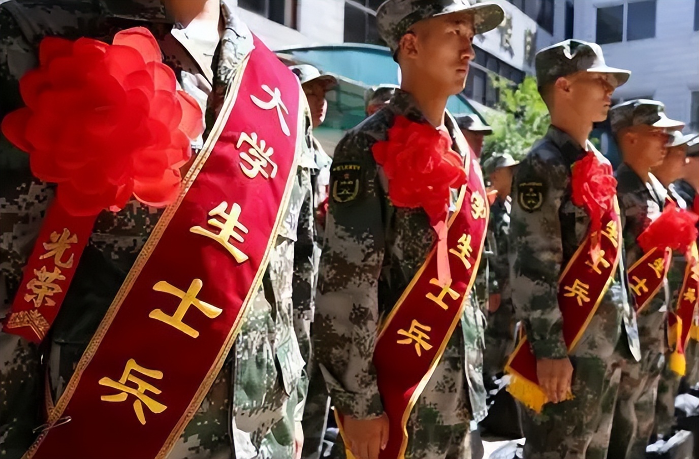 大学生“应征入伍”，当2年义务兵退伍后，可以拿到多少补助？