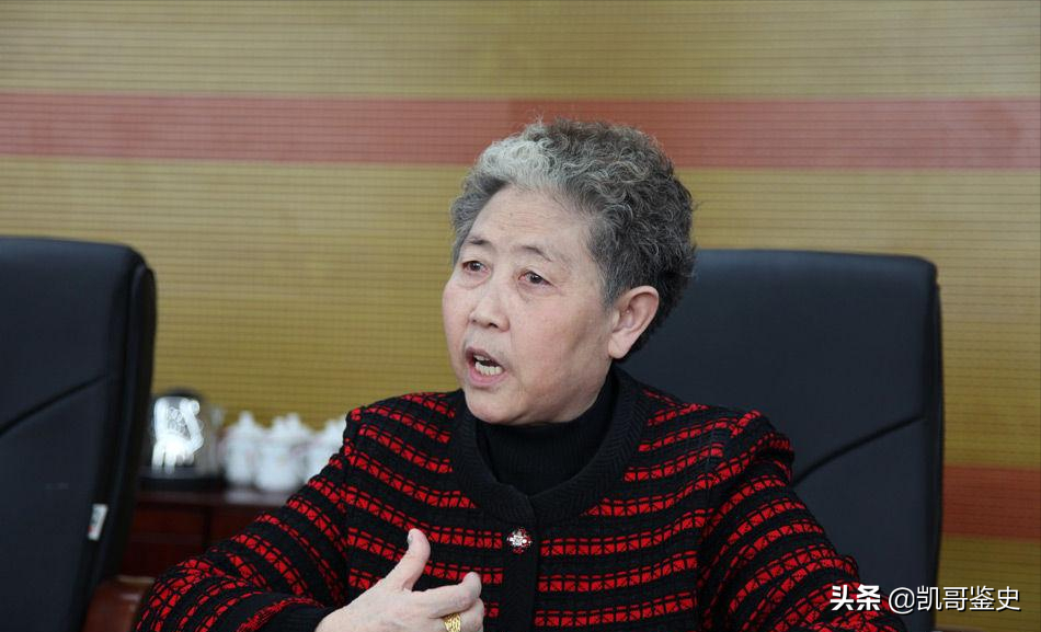 75岁老干妈再出山，收拾两个“不争气”的儿子，晚年基业恐难守住