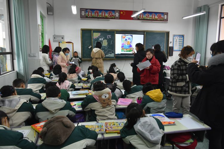 多彩社团，魅力思源——淅川县思源实验学校庆元旦社团汇报展演