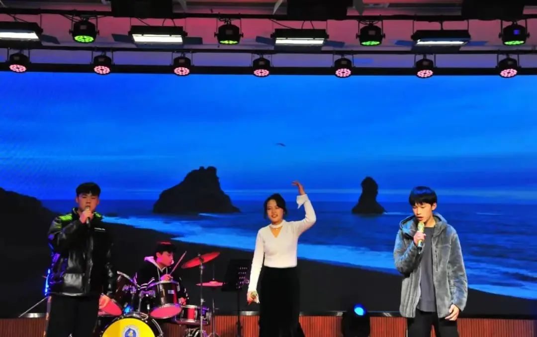 湘潭市三中举行第21届校园艺术节暨庆元旦迎新年文艺汇演活动