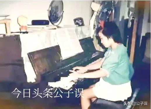 谭晶情史，青歌赛上成名，长城上开演唱会，嫁爱情高龄产子