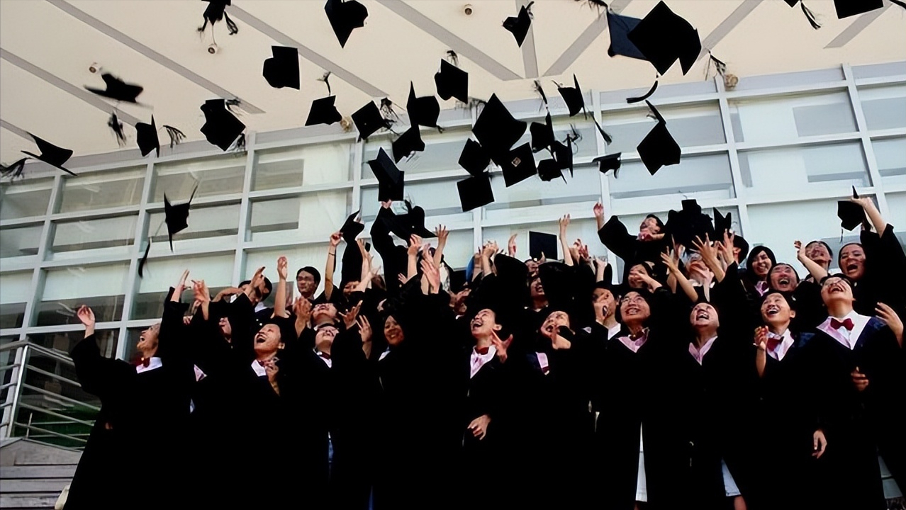 设计类专业就业前景怎么样？普通专业毕业生如何跨行业学设计？