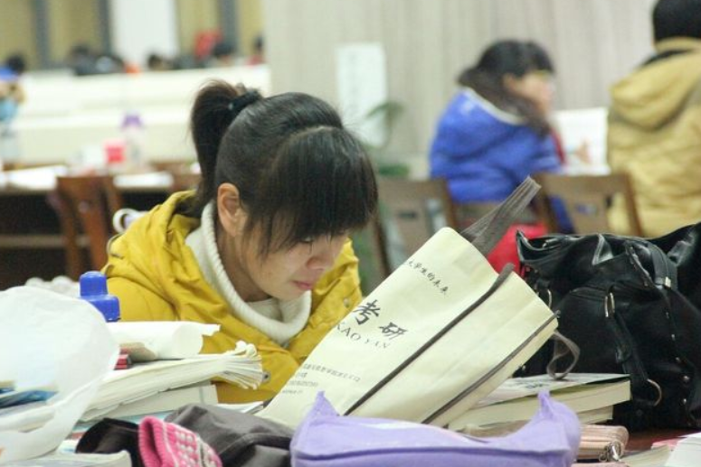 二本学生成考研主力军，初试容易复试总被刷，过来人说出两点原因