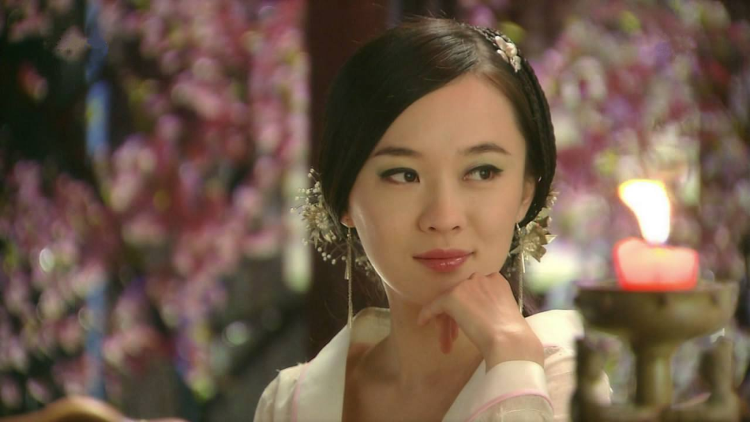 9版饰演“妲己”的女演员，有人真的妩媚狠辣，有人却是滥竽充数