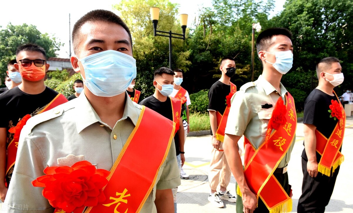 监狱警察也是“公务员”，每年公开招聘，五险一金有编