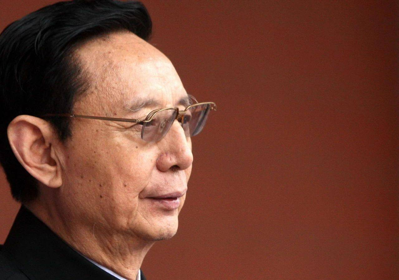 他曾入狱18年，47岁创业，72岁问鼎首富，如今百亿身家被儿子败光